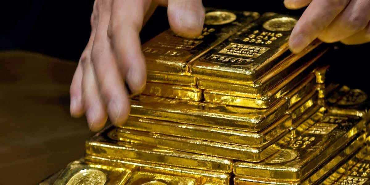 سعر الذهب يتجه لأسوأ أداء أسبوعي منذ مارس