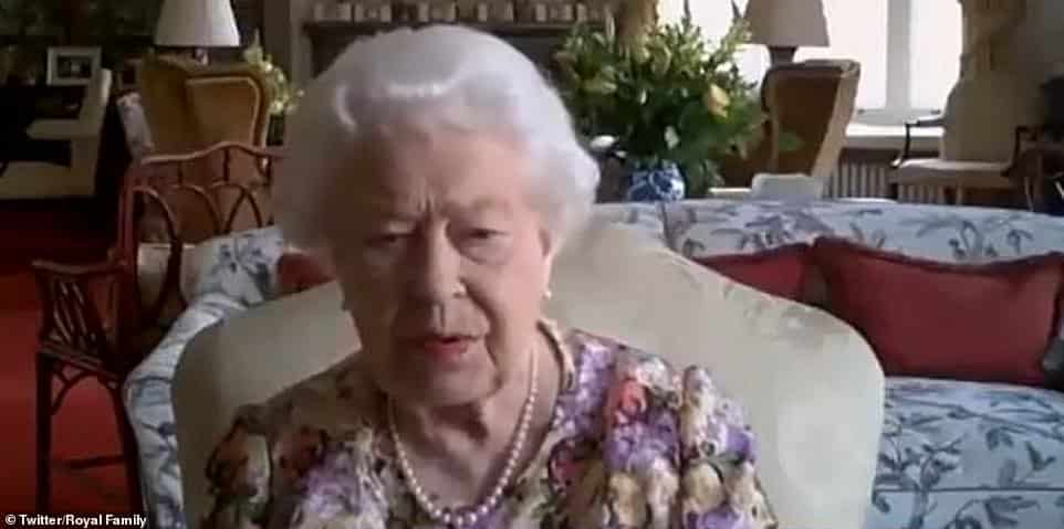 فيديو طريف.. الأميرة آن تعلم الملكة إليزابيث استخدام تطبيق Zoom