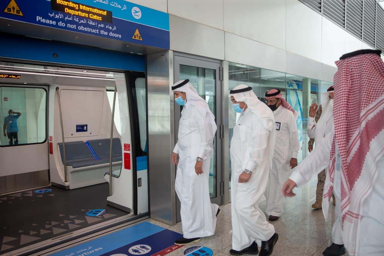 وزير النقل يتفقد الإجراءات الاحترازية بمطار جدة ومحطة القطار - المواطن