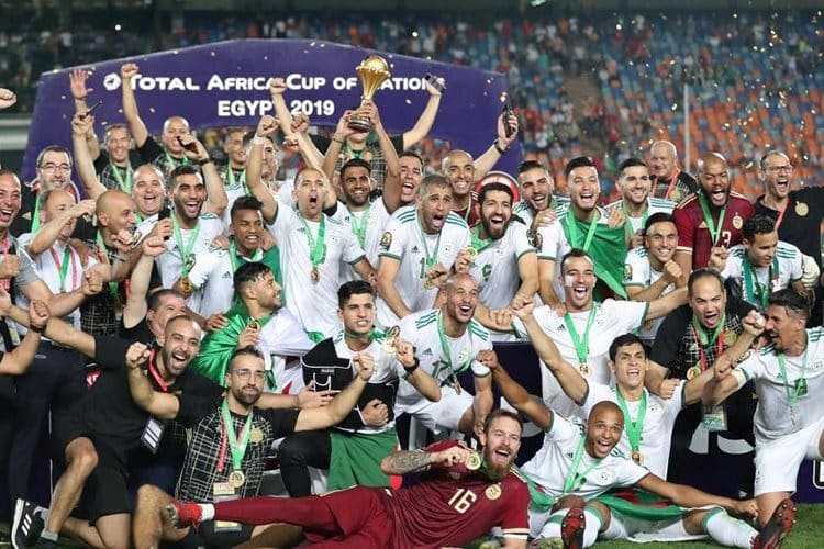 بلعمري يستعيد ذكرى فوز الجزائر بكأس الأمم الإفريقية