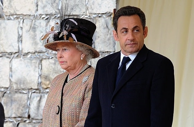رئيس فرنسا السابق نيكولاس ساركوزي: ارتعدت خوفًا من الملكة إليزابيث