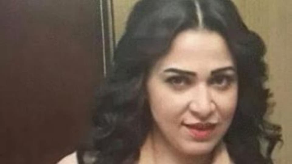 الفنانة عبير بيبرس صفعها زوجها فقتلته طعنًا بزجاجة