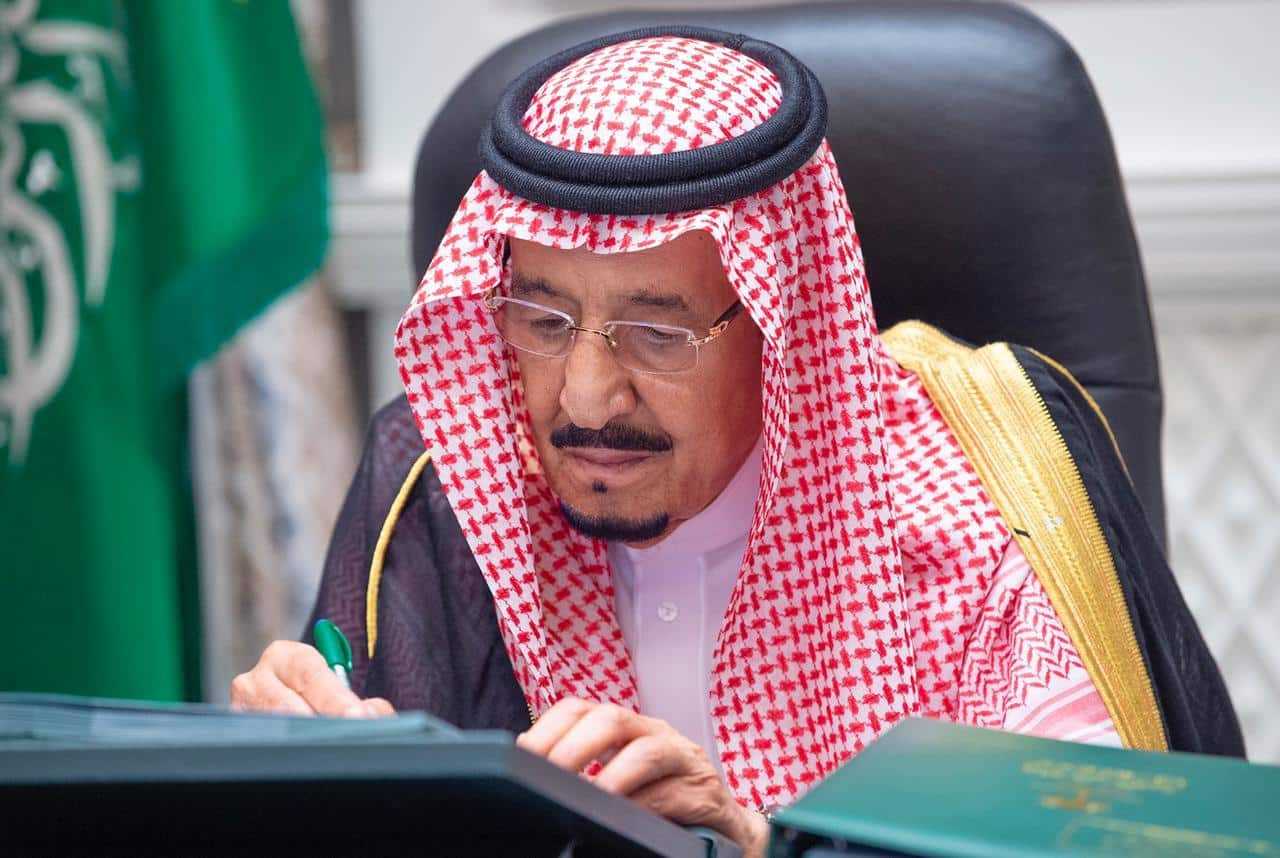 الملك سلمان يوافق على انضمام 4 من رجال الأعمال لعضوية مجلس أمناء أسر الشهداء والمصابين
