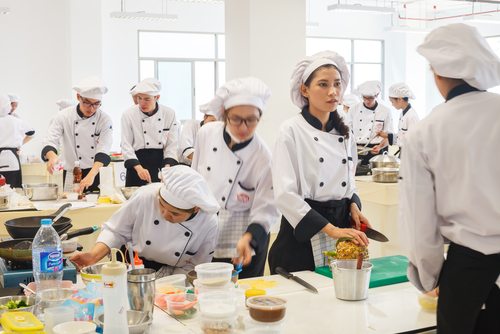 جودة الحياة يوقع اتفاقية لإنشاء أول مدرسة فرنسية لتعليم فنون الطهي