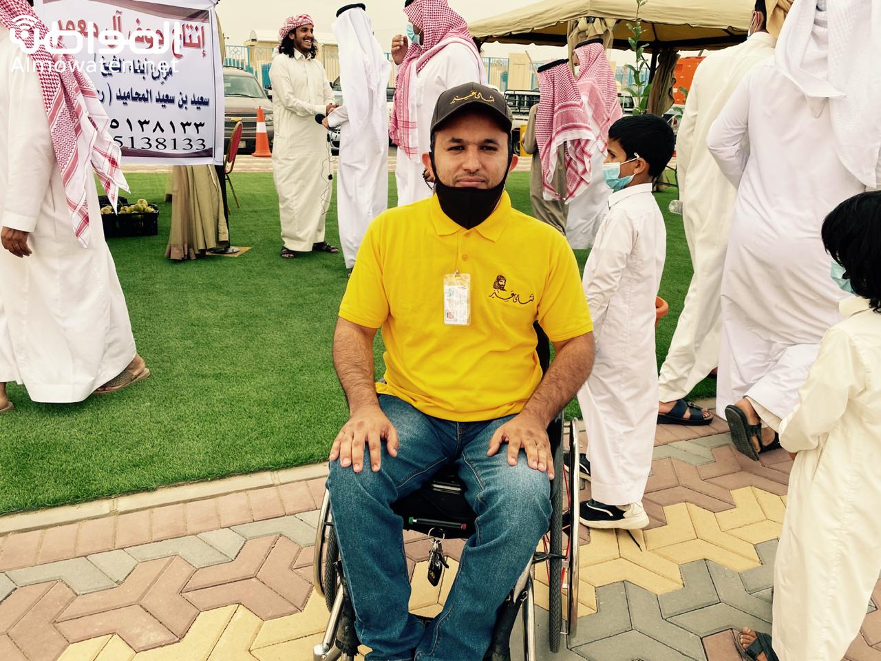 شاهد.. شاب يشارك في مهرجان الرمان رغم إعاقته بسراة عبيدة