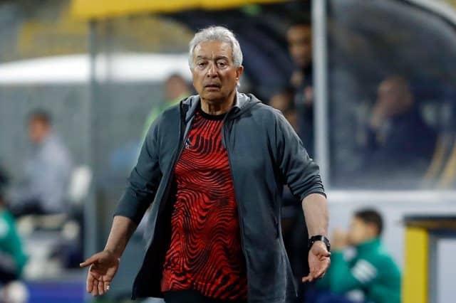 نجم الزمالك السابق يُهاجم حلمي طولان بسبب قميصه