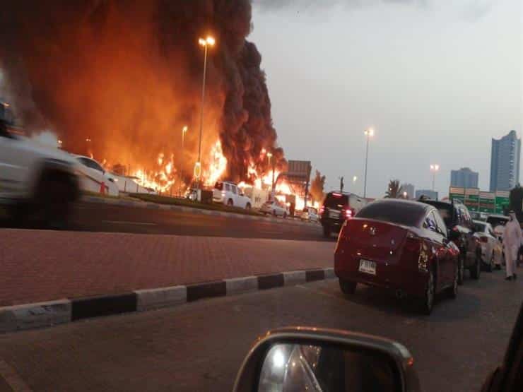 بالفيديو.. حريق ضخم في السوق الشعبي بإمارة عجمان