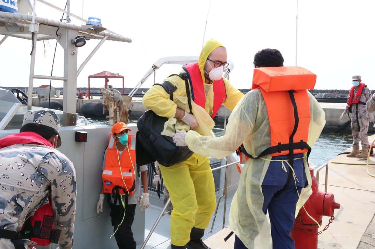 ‏⁧‫حرس الحدود‬⁩ يخلي بحاراً تركياً على متن سفينة في مياه البحر الأحمر