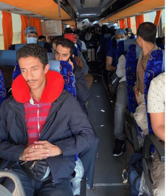 التحالف يؤمن طائرة تجارية لنقل 61 ضابطًا يمنيًّا من روسيا لمأرب