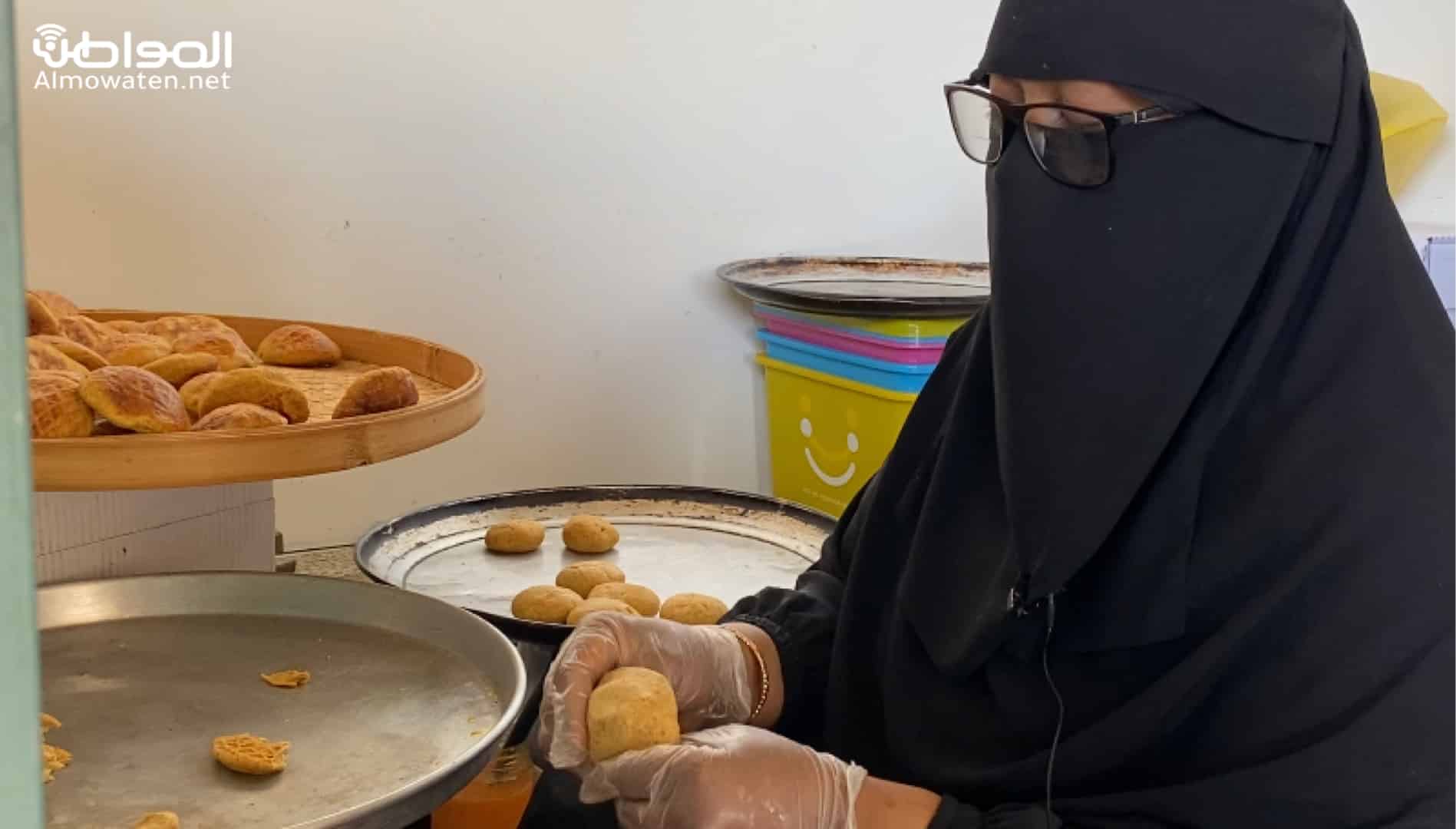 أم ثامر .. اشترت منزلًا وسيارات من بيع الكليجا