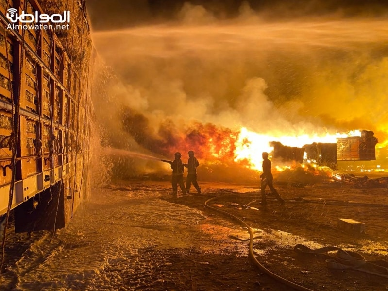 ضبط مواطن حرق 25 شاحنة أعلاف في حفر الباطن