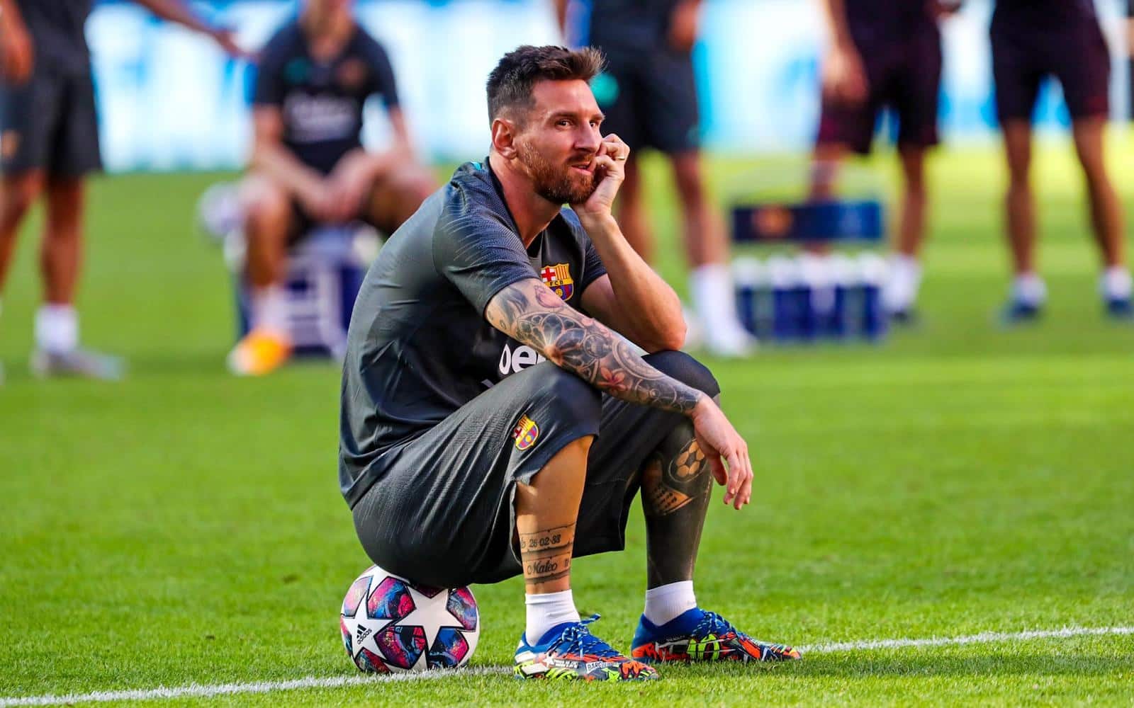 Lionel messi متمسك بالرحيل