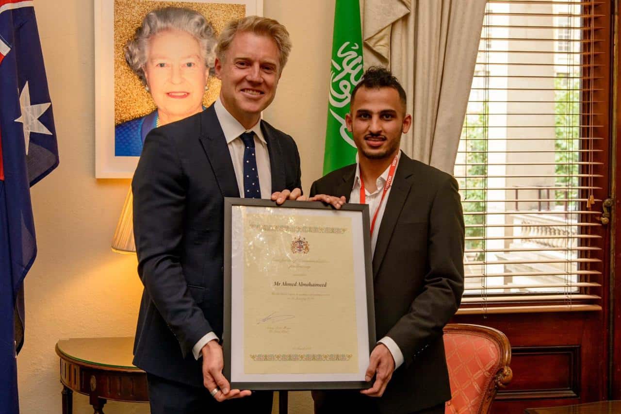 مبتعث جامعة القصيم المحيميد يحصل على وسام الشجاعة في أستراليا
