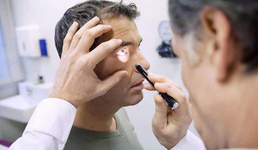 طبيب عيون لـ”المواطن “: 4 عوامل تمهد للإصابة بـ الاستجماتيزم