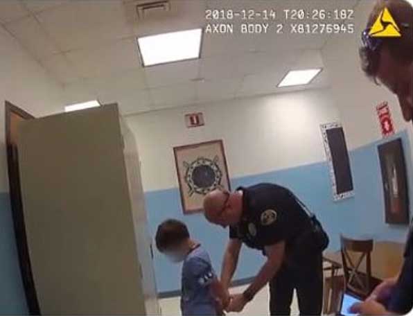 فيديو.. الشرطة الأمريكية تعتقل طفلاً في الثامنة من ذوي الاحتياجات