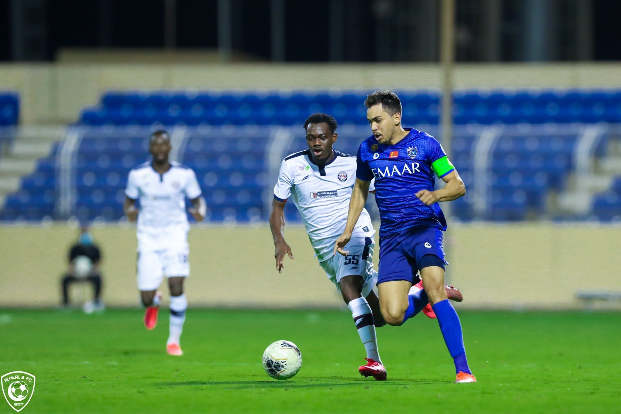 3 نجوم يغيبون عن الهلال ضد الأهلي