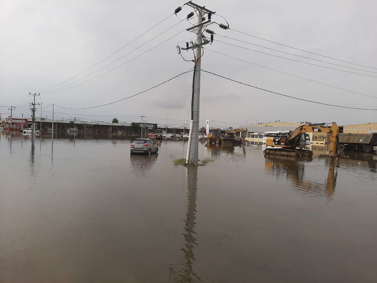 فيديو وصور.. تجمعات مياه الأمطار تحاصر صناعية جازان