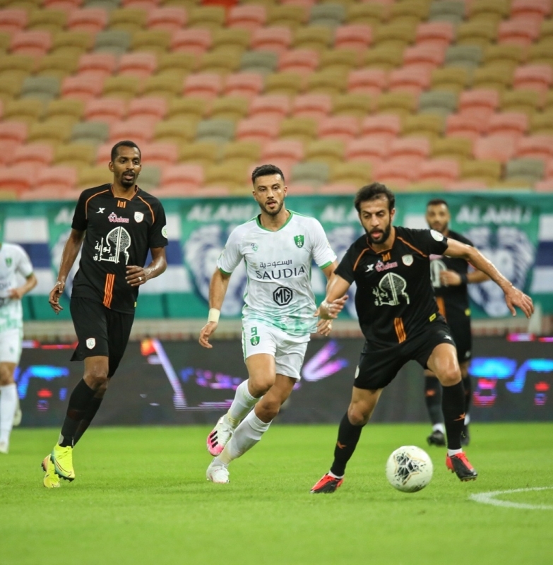 الأهلي ضد الشباب