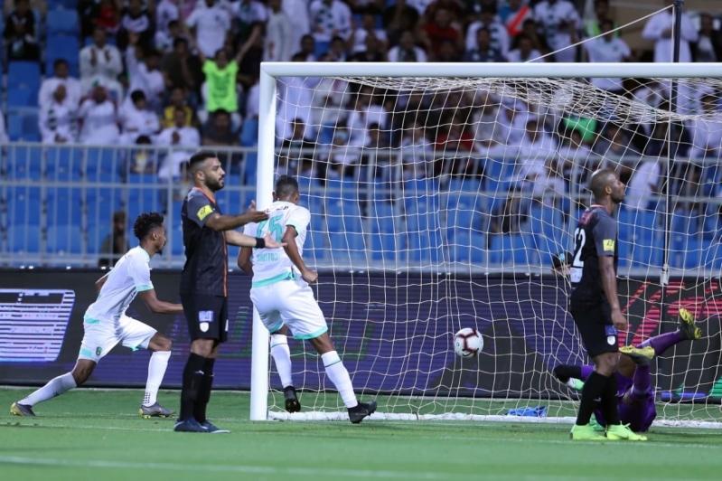 الأهلي والشباب