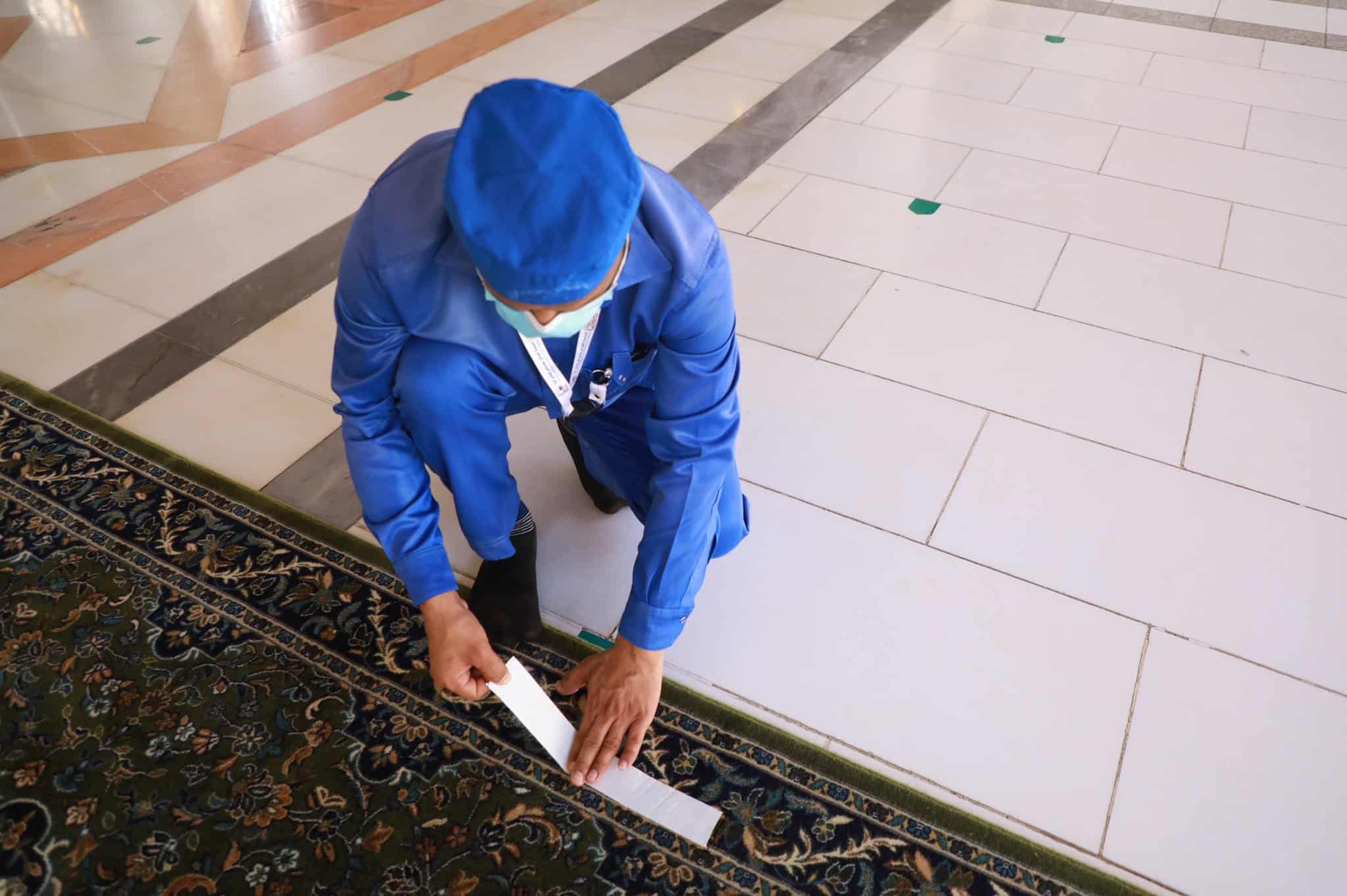 مكائن خاصة لتعقيم 7 آلاف سجادة في المسجد النبوي