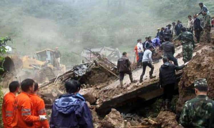 مقتل 10 أشخاص في انهيارين أرضيين وسط نيبال