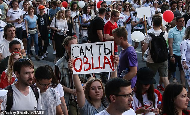 بوتين يهدد بالتدخل في بيلاروسيا لقمع الاحتجاجات (4)