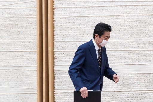 استقالة رئيس وزراء اليابان شينزو آبي بسبب التهاب القولون التقرحي