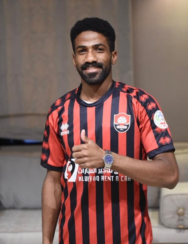 نجم الرائد الجديد عوض خميس