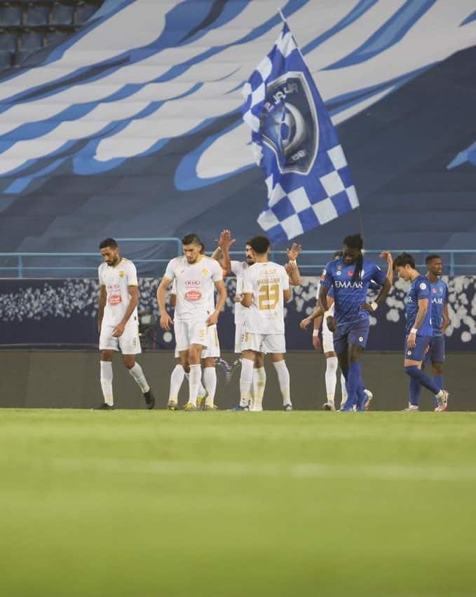 غوميز يهز شباك الهلال بالخطأ في دوري محمد بن سلمان