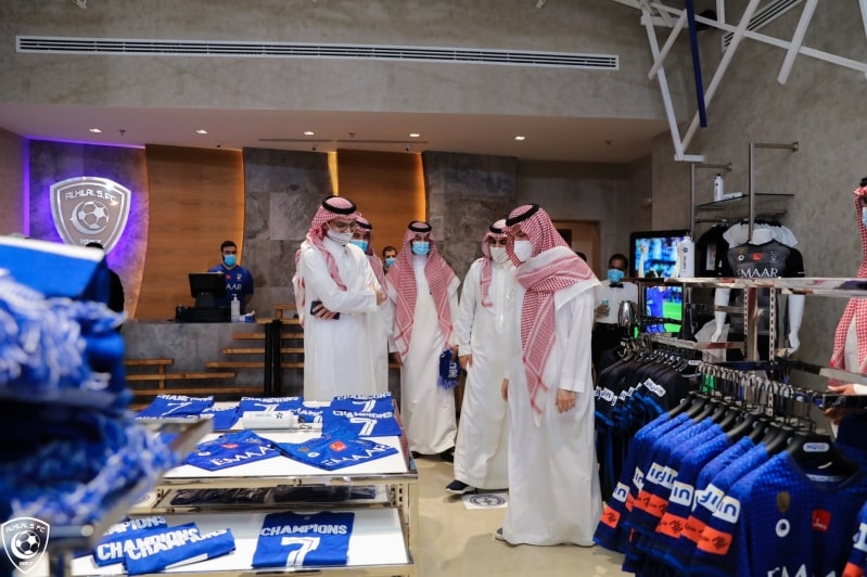 افتتاح متجر الهلال