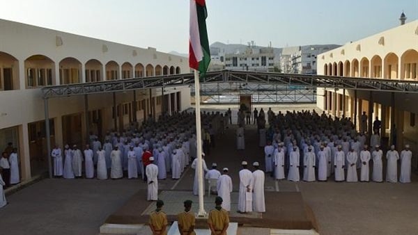 سلطنة عمان تؤجل بدء الدراسة وتعتمد نظامًا جديدًا للتعليم