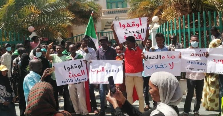 الأمن يستخدم قنابل الغاز لتفريق تظاهرة في السودان