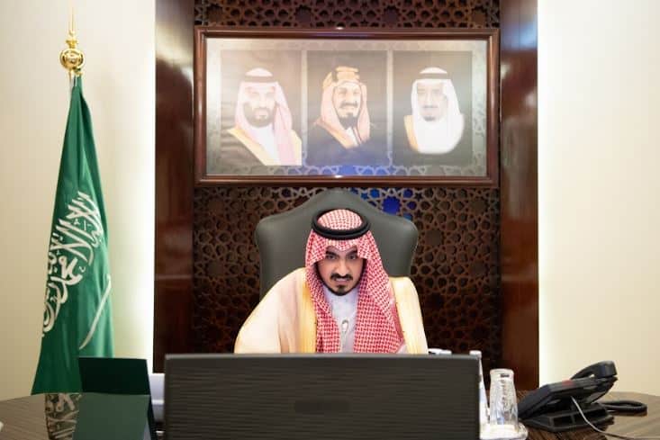 نائب أمير مكة يناقش خطة تطوير البنى التحتية وتنظيم الأحياء العشوائية