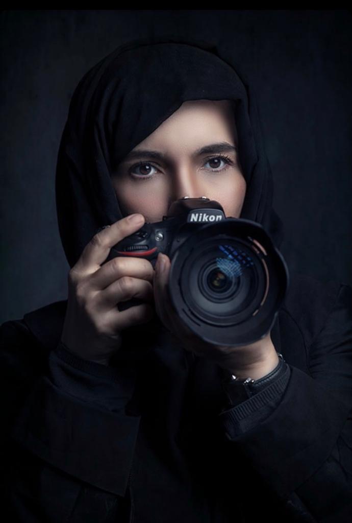 يمن المنلا مصورة سعودية تحصد جائزة عالمية في التصوير الضوئي 