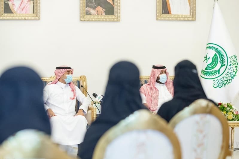 أبرز ما جاء في اجتماع نائب أمير جازان مع وزير الرياضة 2 نائب امير جازان مع وزير الرياضة 1