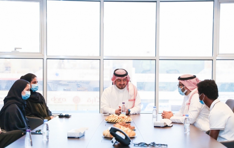 تفاصيل اجتماع المسحل مع المشاركين في برنامج "أي - جول" 2 ياسر المسحل