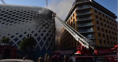 نشوب حريق في مبنى بالحي التجاري وسط بيروت