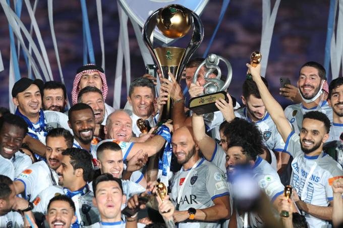 تتويج الهلال بالدوري