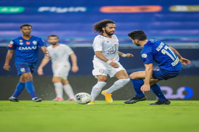 الهلال يختتم الدوري بثنائية غوميز في الشباب