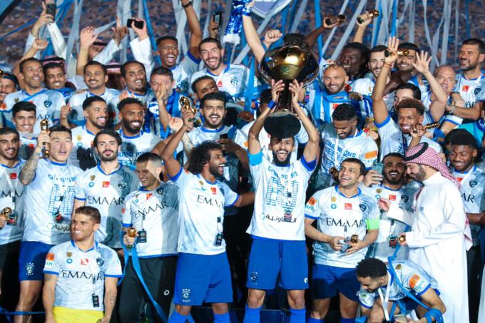 تتويج الهلال بالدوري