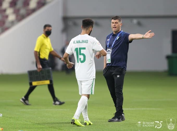 سر هجوم جماهير الهلال على مدرب الأهلي