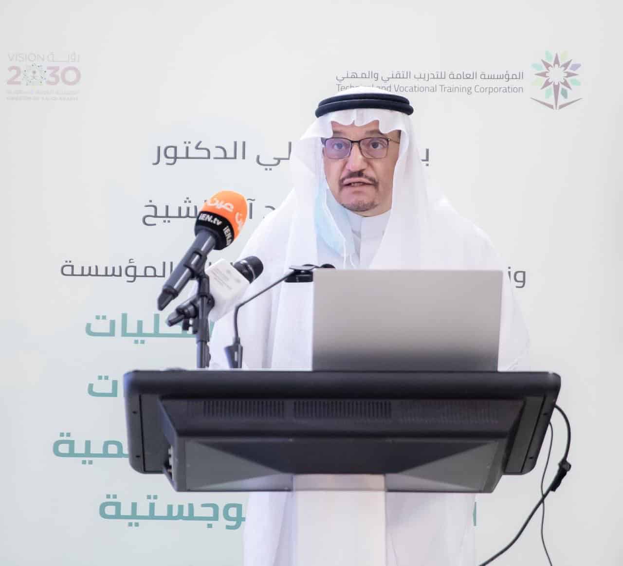 وزير التعليم يدشن أول كليتين رقميتين للبنات في الرياض وجدة
