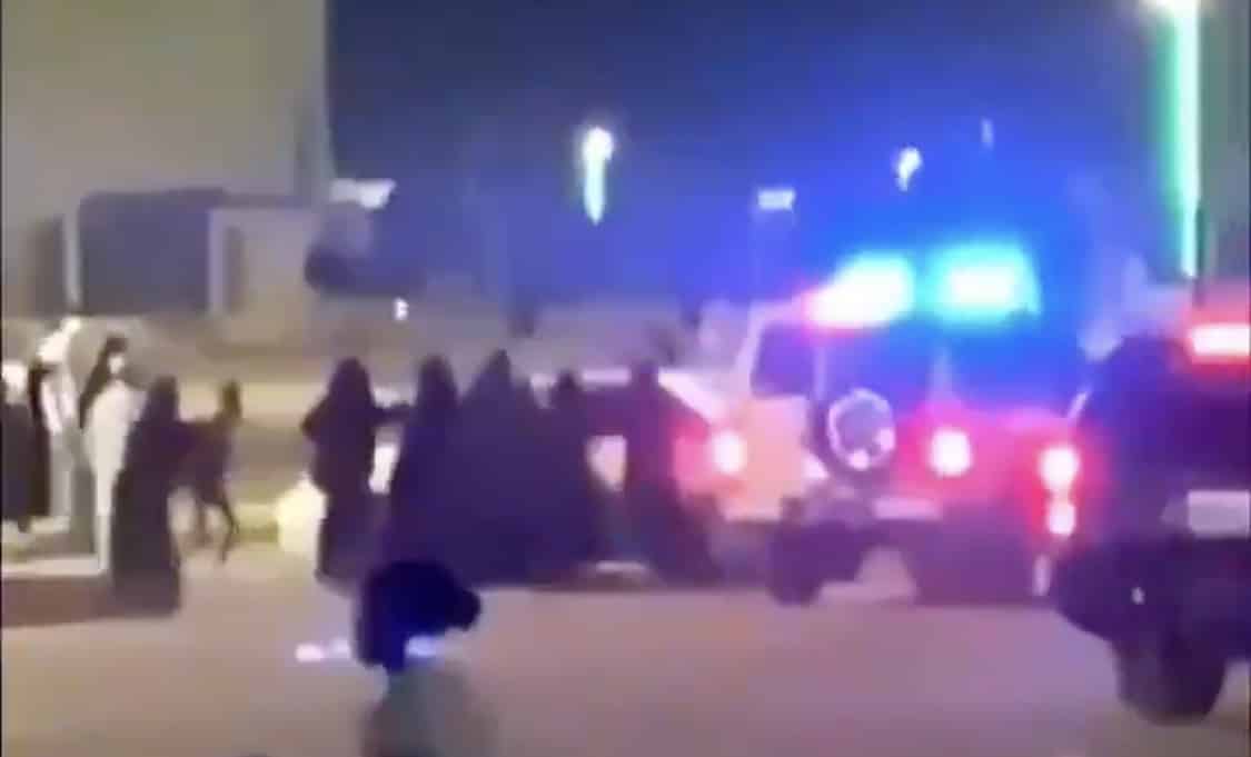 ضبط 13 رجلًا وامرأة تورطوا في مشاجرة بالأسلحة البيضاء في عنيزة