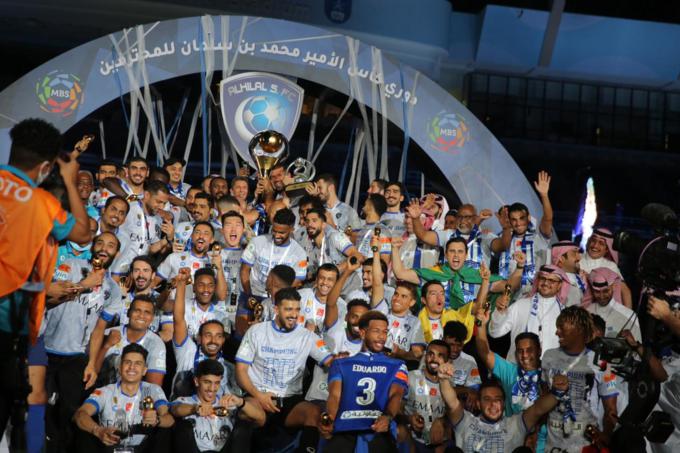 تتويج الهلال بالدوري