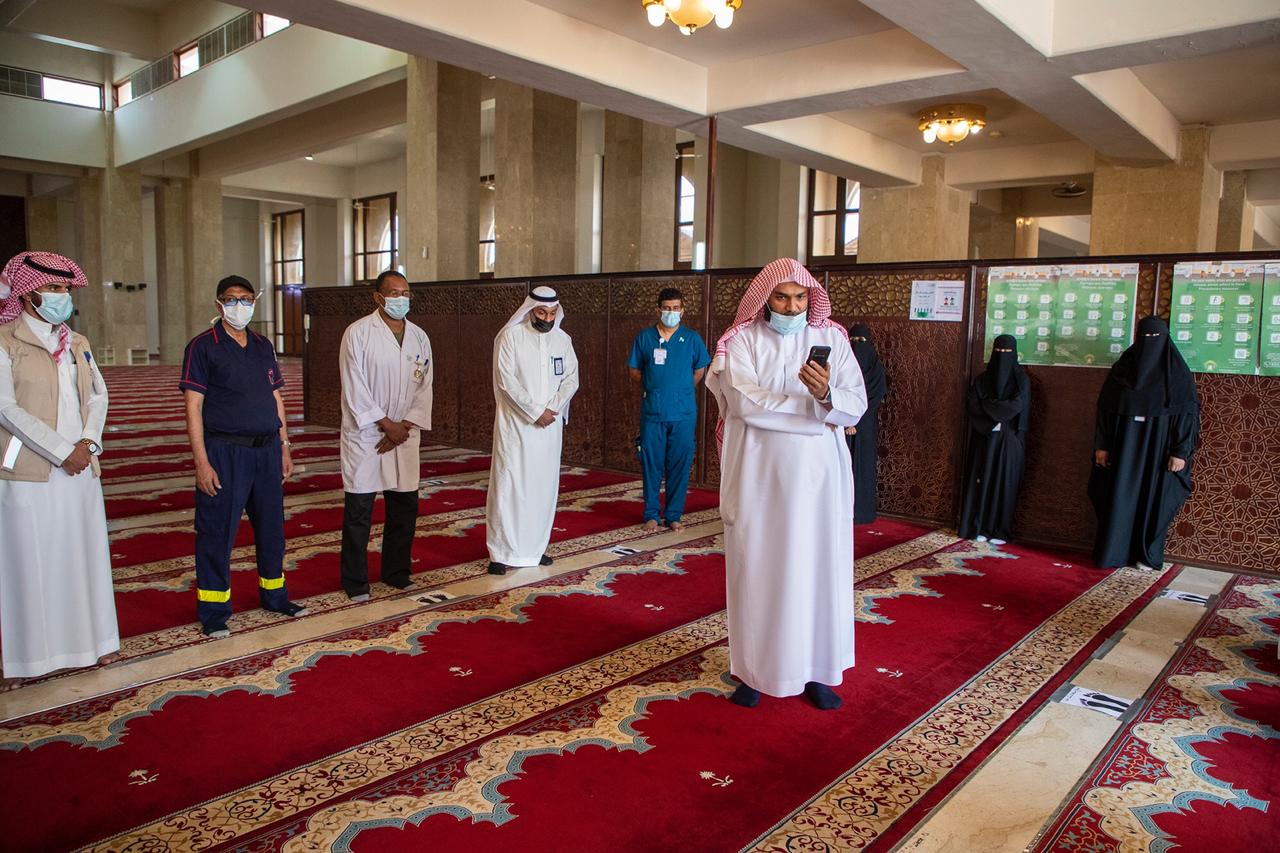 جولة افتراضية لوزير الشؤون الإسلامية للوقوف على جاهزيّة المواقيت ومرافقها