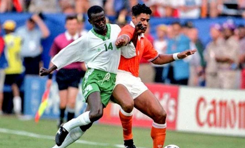 خالد مسعد في مباراة هولندا بمونديال 1994