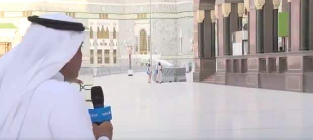 فيديو.. بدء وضع الحواجز في المسجد الحرام تمهيدًا لاستئناف العمرة