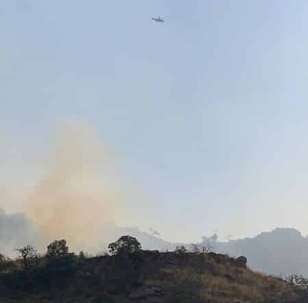 الدفاع المدني يُسيطر على 65 % من حريق جبل عمد‬ دون تسجيل إصابات