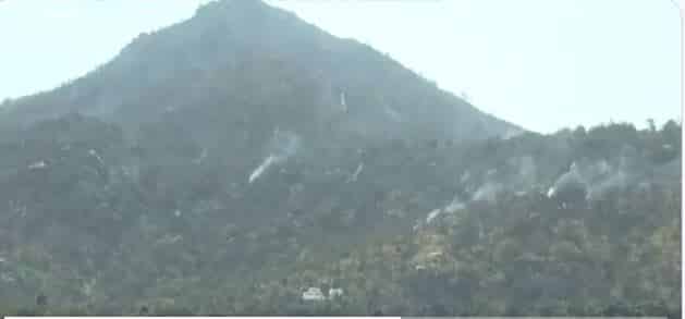 فيديو.. إخماد 80 % من حريق جبل عمد جنوب الطائف