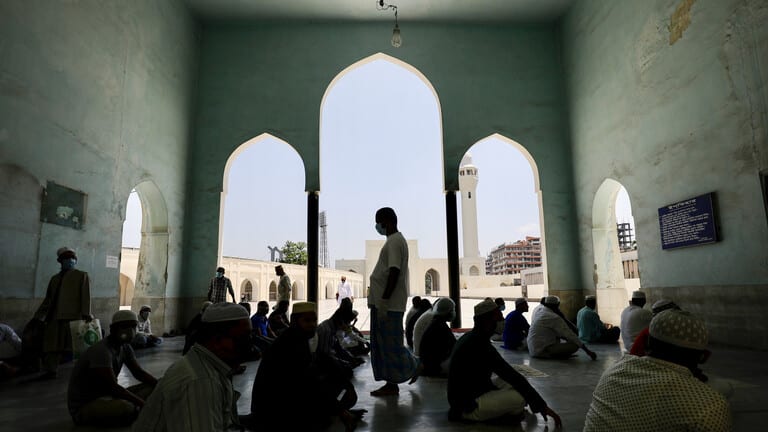 انفجار مكيفات مسجد يقتل 11 في بنغلاديش